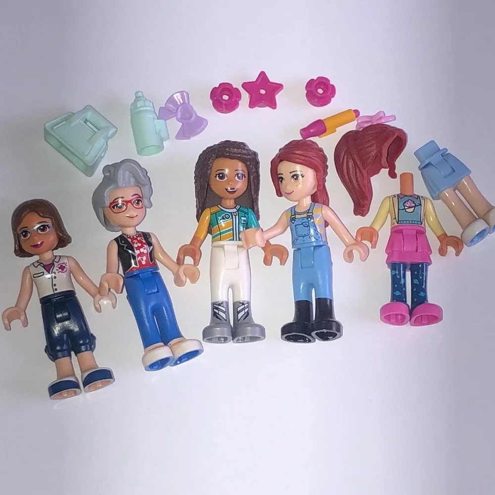 LEGO Friends Minifigs LEGO Friends Mia LEGO Dottie LEGO Andrea LEGO girls